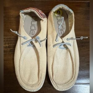 Hey Dude Wendy Cream Shoes Size 9